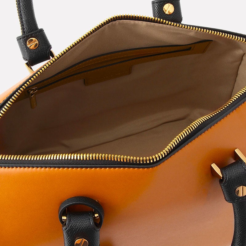 ラージブロイングバッグ「CHARLES & KEITH」12,852円（税込）／画像提供：CHARLES & KEITH