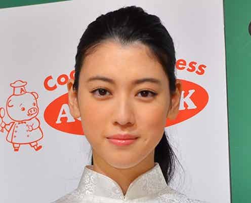 三吉彩花、抜群のスタイル活かし“アオザイ”姿披露「大事な時に着たい」