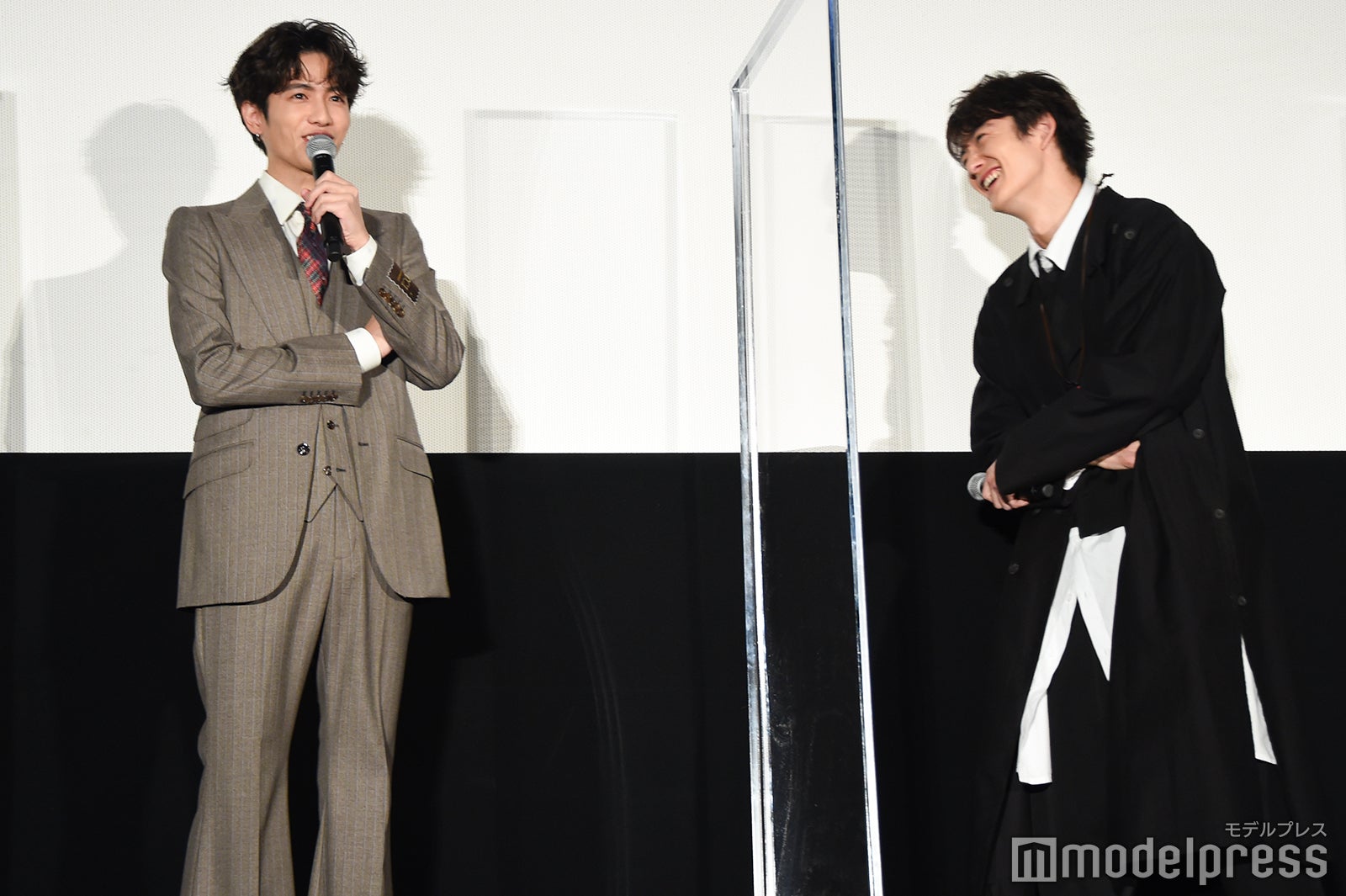 MCが間違えて呼んでしまった「志尊くんさん」に永遠に笑い続ける岡田将生／志尊淳、岡田将生 （C）モデルプレス