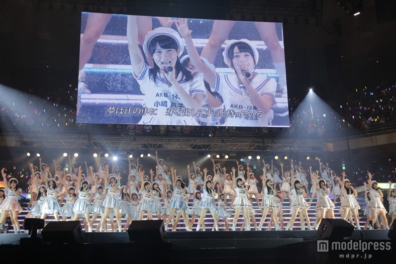 AKB48グループ研修生103名が圧巻のパフォーマンス／（C）AKS