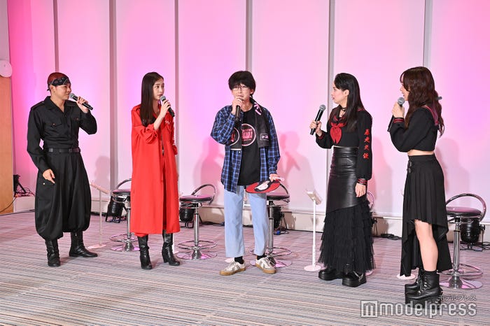 菅生新樹、井桁弘恵、高橋文哉、関水渚、森香澄(C)モデルプレス