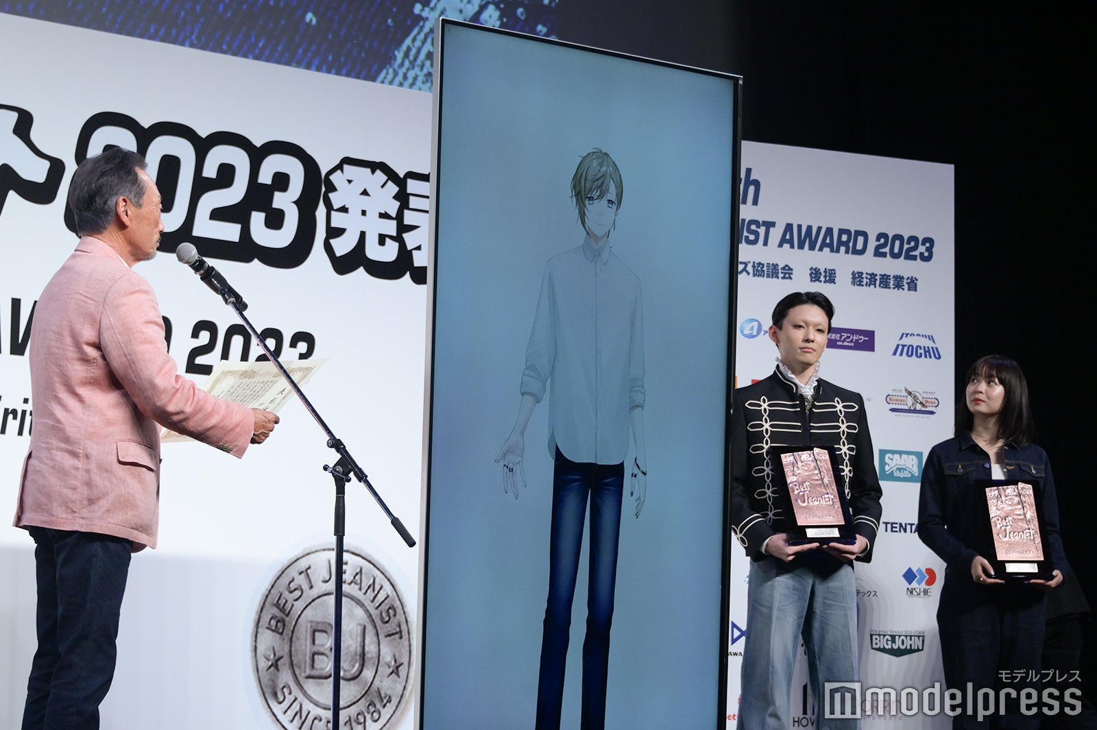 モニターで登壇した叶（C）モデルプレス