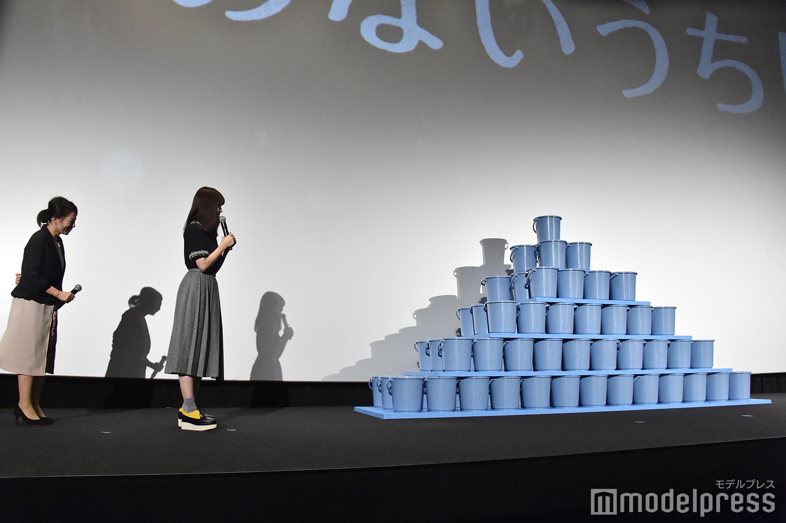 塚原あゆ子監督、有村架純（C）モデルプレス