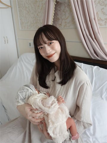 夫はサッカー日本代表、モデル・由布菜月が第1子女児出産を報告「急いで帰国してくれた夫に感謝」