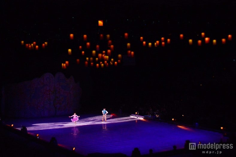 　「ディズニー・オン・アイス」幻想的な雰囲気に包まれる会場