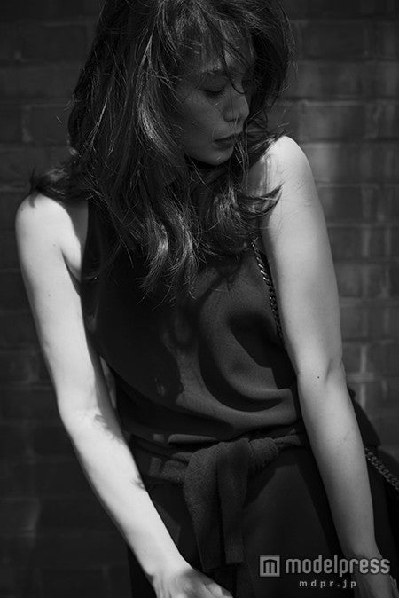 「知花くらら×ニット着回し100」より（画像提供：小学館） 