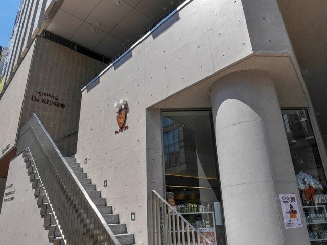 場所は、馬車道にある平安堂薬局のビル3階(2020年6月20日撮影)