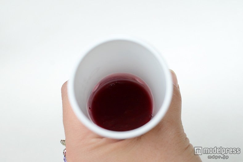 ディップは甘酸っぱいクランベリーソース