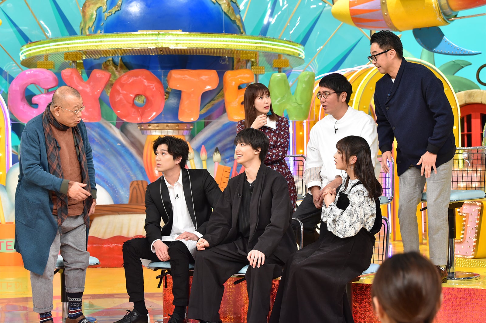 （上段左から）岡井千聖、小木博明、矢作兼（下段左から）笑福亭鶴瓶、新田真剣佑、高杉真宙、与田祐希（C）日本テレビ