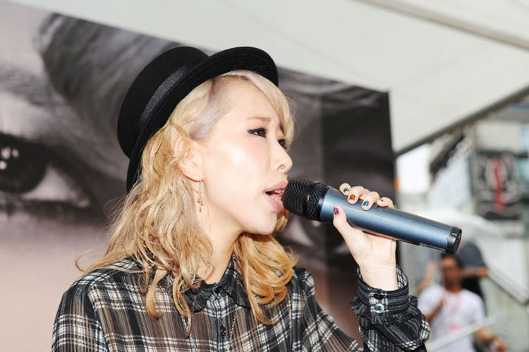 加藤ミリヤ 渋谷109前に4年ぶりサプライズ登場 ヒット曲熱唱 モデルプレス 加藤ミリヤ 渋谷109前に4年ぶりサプライズ登場 ヒット曲熱唱 モデルプレス