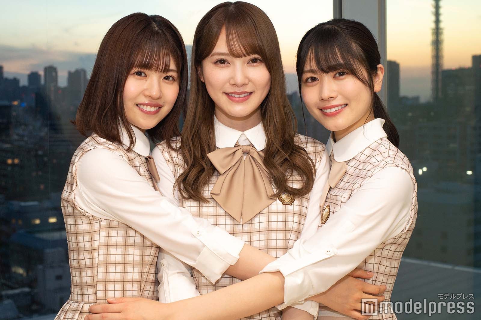 松田好花、加藤史帆、丹生明里（C）モデルプレス