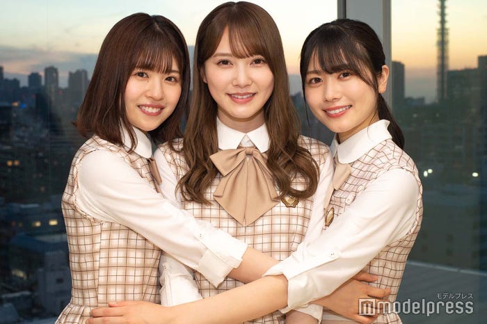松田好花、加藤史帆、丹生明里(C)モデルプレス