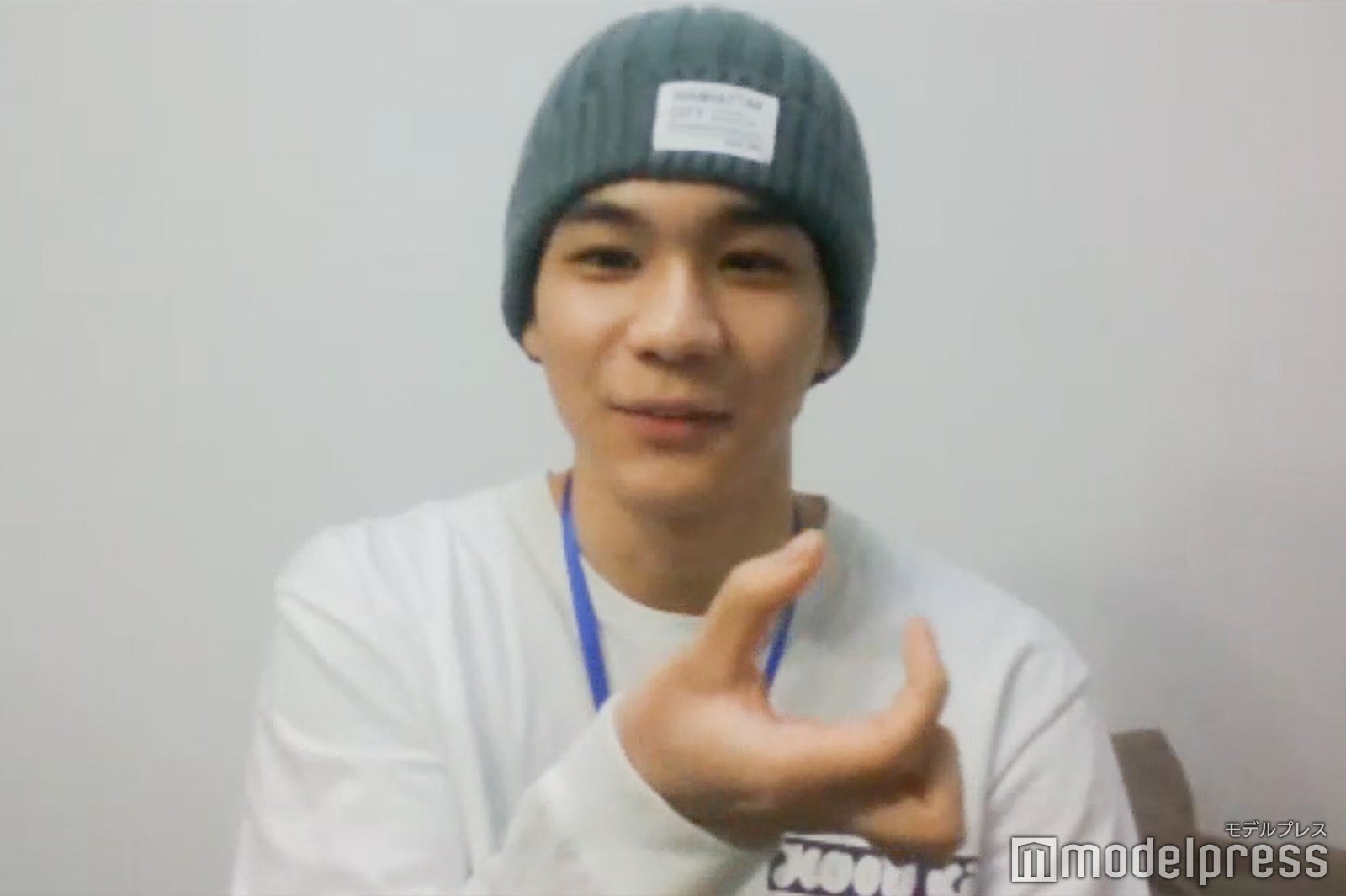 プリンタルトの説明をする豆原一成 （C）モデルプレス