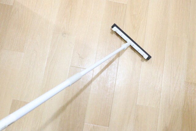 セリア　＜クリーンシリーズ＞フロアラバーほうき　スチールパイプ　長さ