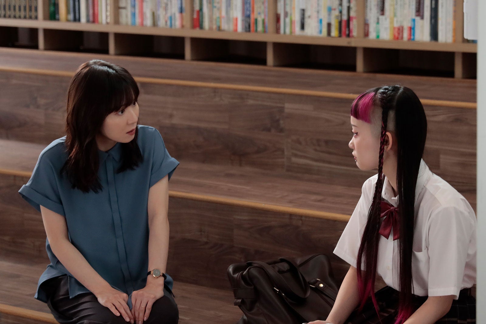 松岡茉優、詩羽「最高の教師 1年後、私は生徒に■された」第5話より（C）日本テレビ