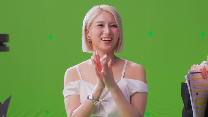 MOMOKA/メイキングカットより(提供写真)