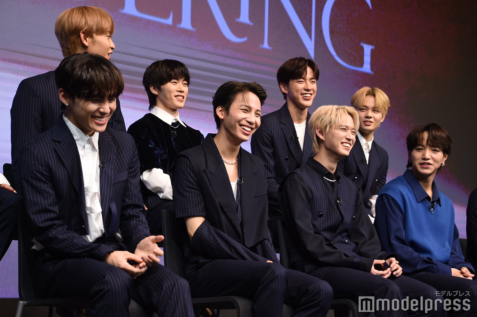 河野純喜にトークをとられツッコミを入れる與那城奨（C）モデルプレス