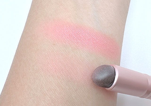 キャンドゥ キャップ付シリコーンブラシ キャンドゥのキャップ付シリコーンブラシをチークに使う