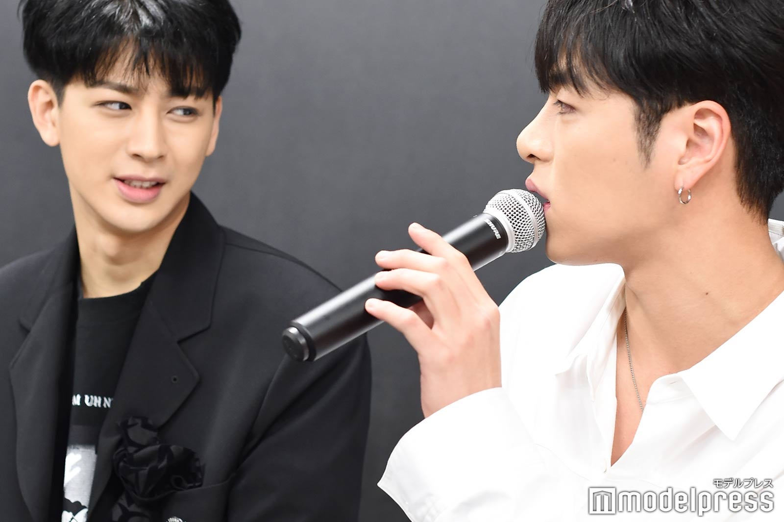 SONG、JU-NE （C）モデルプレス