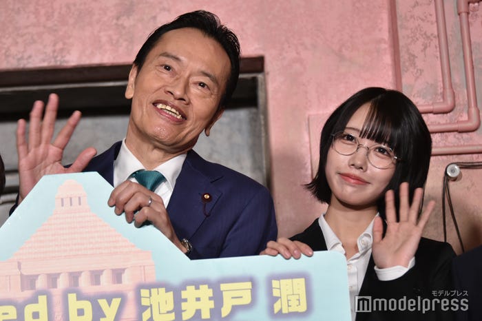 あのに興味津々だった遠藤憲一(C)モデルプレス