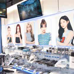 『LE SSERAFIM FAN MEETING ‘FEARNADA’ 2024 S/S - JAPAN POP-UP STORE』内装(C)モデルプレス