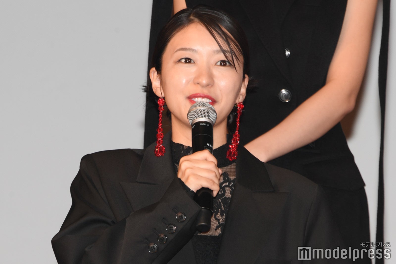 鳴海唯（C）モデルプレス