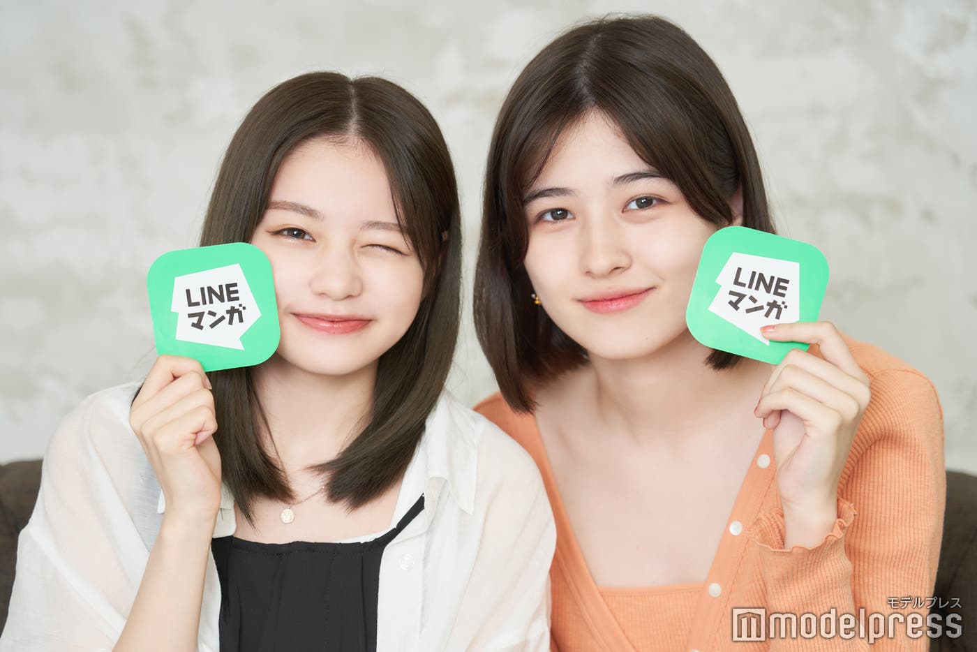 (左から)大塚美波、アリアナさくら(C)モデルプレス