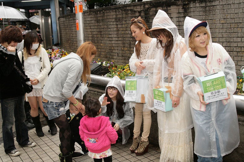 「東日本大震災 We are the one 街頭募金キャンペーン」