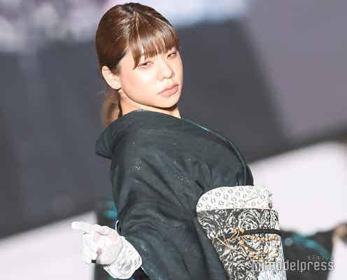 「おはようでやんす」話題のYouTuber・とうあ、シックな黒着物でオーラ放出<関コレ2021A/W>