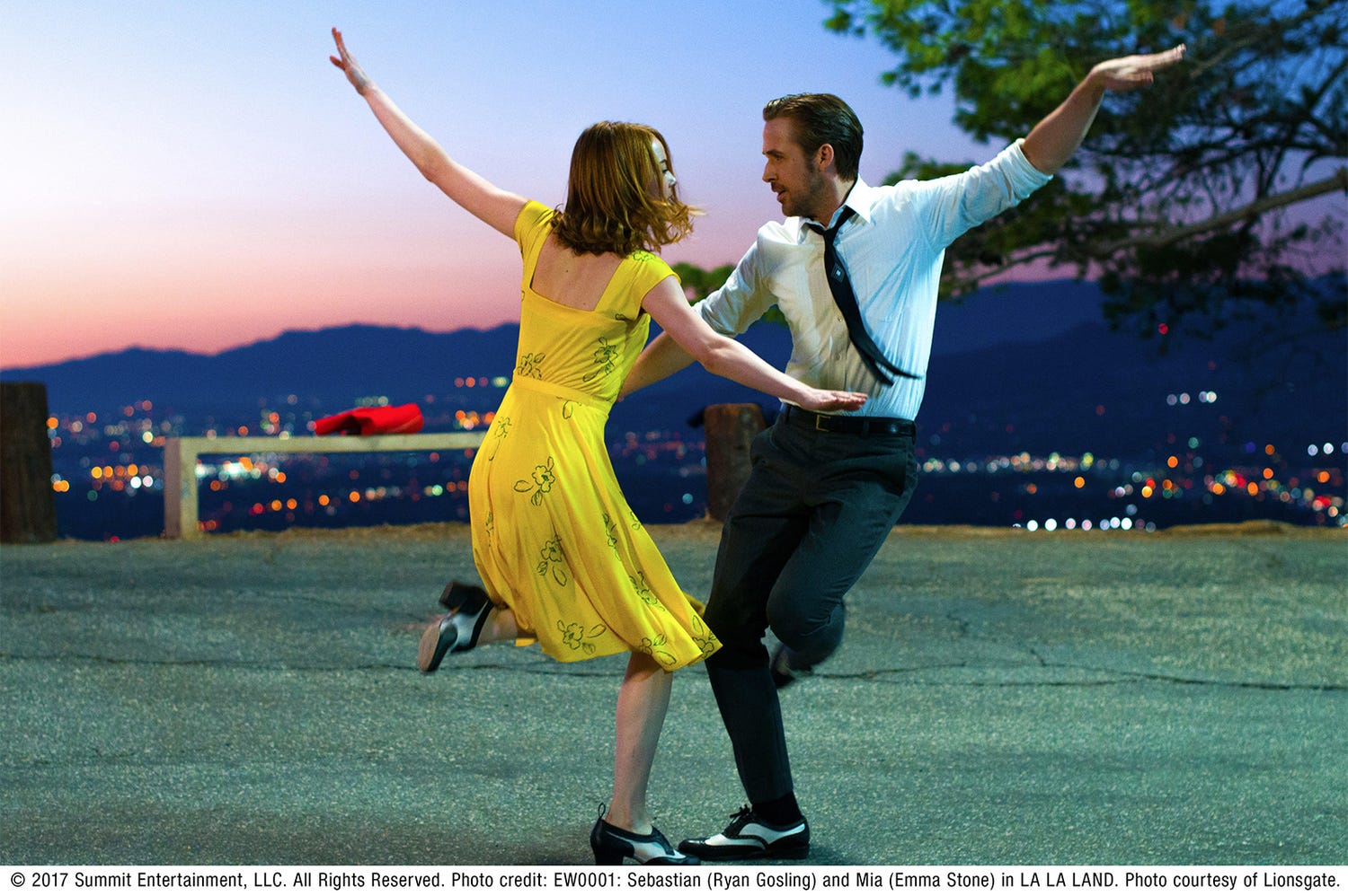 夜景を背に『ラ・ラ・ランド』鑑賞&BBQ!野外シネマイベント「ねぶくろシネマ」開催