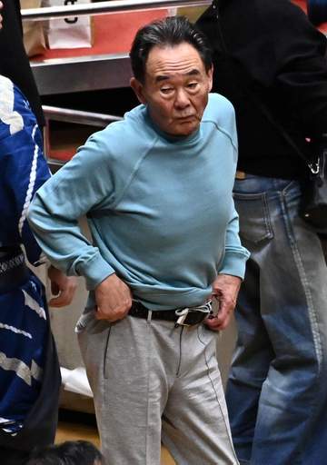 大相撲中継 観戦の大投手と大物俳優が映り込む SNS沸く「霧島の後ろに」「お元気そうで」