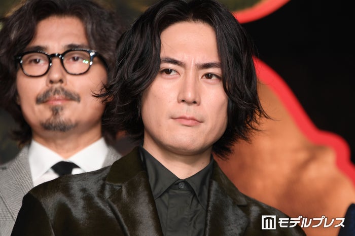 間宮祥太朗、結婚後初の公の場「劇場版アクマゲーム」豪華キャスト7人とレッドカーペット集結