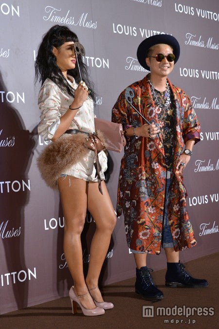 VERBAL（右）、YOON（左）