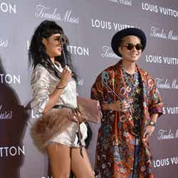 VERBAL(右)、YOON(左)