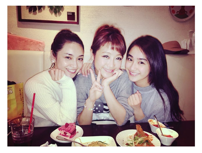 鈴木奈々、平愛梨の天然エピソード暴露「爆笑でした」 美人姉妹との3ショットも公開