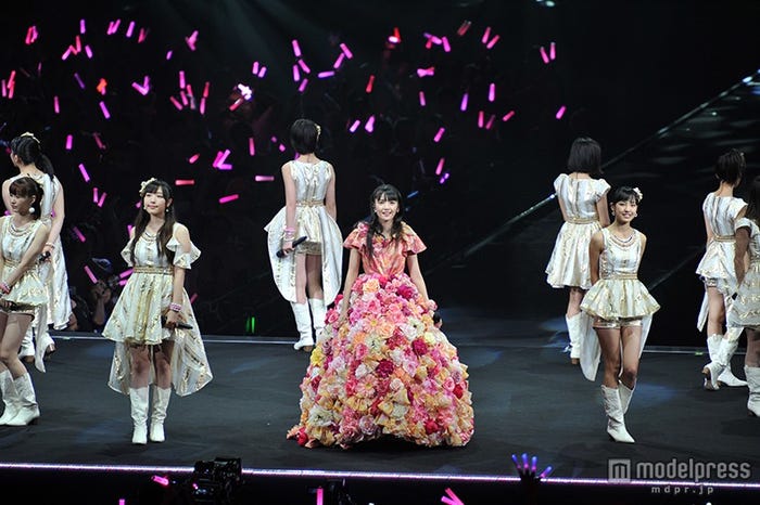 道重さゆみ(中央)/『モーニング娘。コンサートツアー秋 GIVE ME MORE LOVE ~道重さゆみ卒業記念スペシャル~』