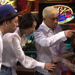 松本人志が身体改造ロルフの ツノ をツンツン クレイジージャーニー モデルプレス 松本人志が身体改造ロルフの ツノ をツンツン クレイジージャーニー モデルプレス