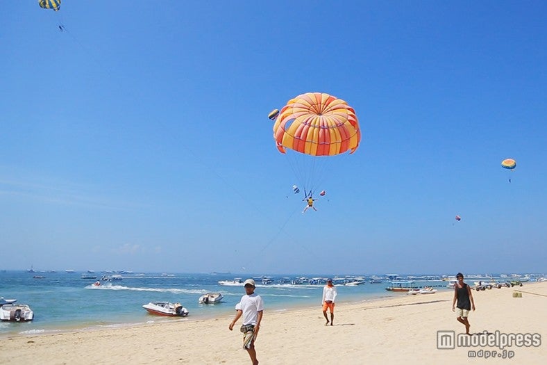 ダンジュン・ブノアビーチで様々なマリンアクティビティを体験
