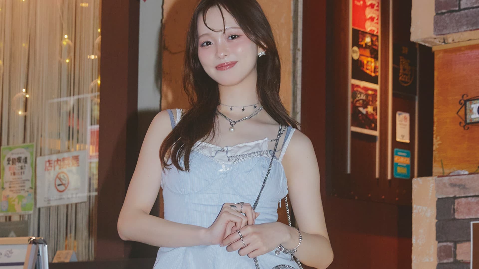 【おしゃれなバー】で着ていきたい♡ ロング丈＆ミニ丈の「おすすめコーデ」特集