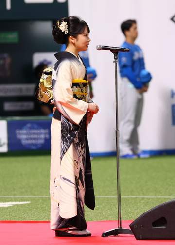 「福岡の至宝が全国区に」みずほペイペイ降臨の18歳着物美女に騒然「澄んだ歌声が心に」「最高でした」