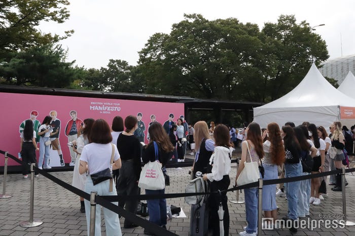 ENHYPENフォトブースの様子 (C)モデルプレス