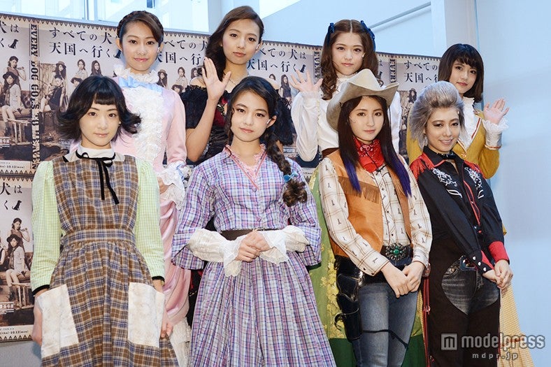 乃木坂46（上段左より）桜井玲香、新内眞衣、松村沙友理、若月佑美（下段左より）生駒里奈、伊藤万理華、井上小百合、斉藤優里