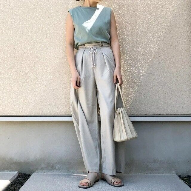大人女子の夏ワイドパンツOKコーデ