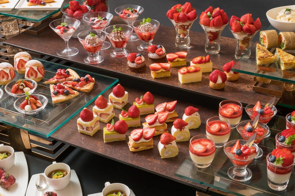 横浜ベイシェラトン「ストロベリースイーツブッフェ2022」大粒あまおうの贅沢パフェやショートケーキ