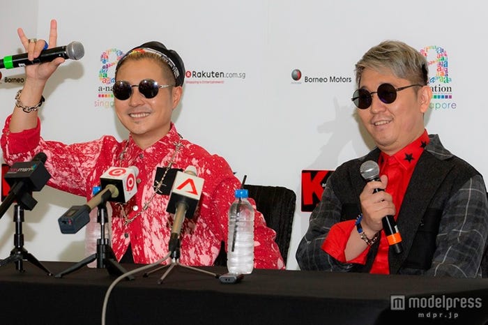 (左より)m-flo・VERBAL、☆Taku