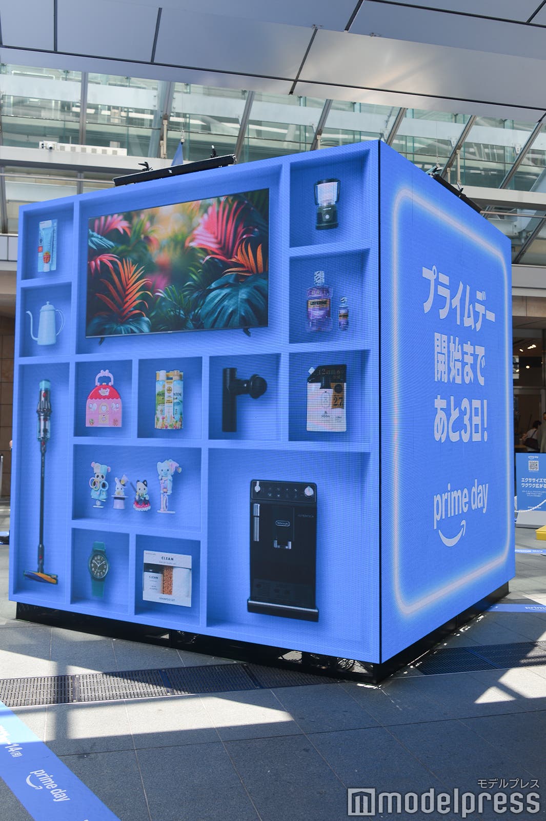 注目商品やセール開始までのカウントダウン映像が流れる(C)モデルプレス