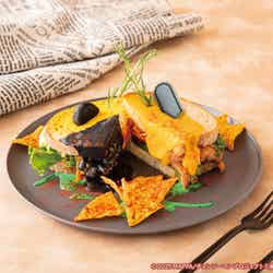 【チェンソーマン vs ボム】激闘バトルサンド税込1,990円(C)2025 MAPPA/チェンソーマンプロジェクト (C)藤本タツキ/集英社