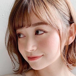 この時期あるあるな冬太りを隠せる!「顔周りヘア」3選