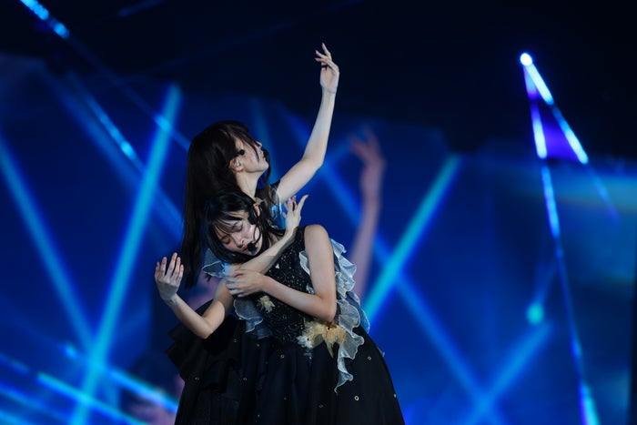 乃木坂46遠藤さくら＆賀喜遥香、“かきさく”「マグカップとシンク」披露 圧巻の無音シンクロダンスに反響「鳥肌立った」「伝説級」【真夏の全国ツアー2026】
