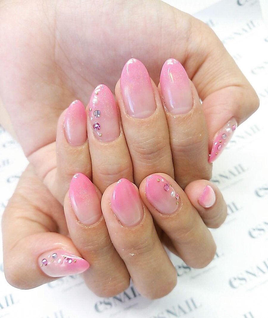 人気のピンクで／画像提供：esNAIL